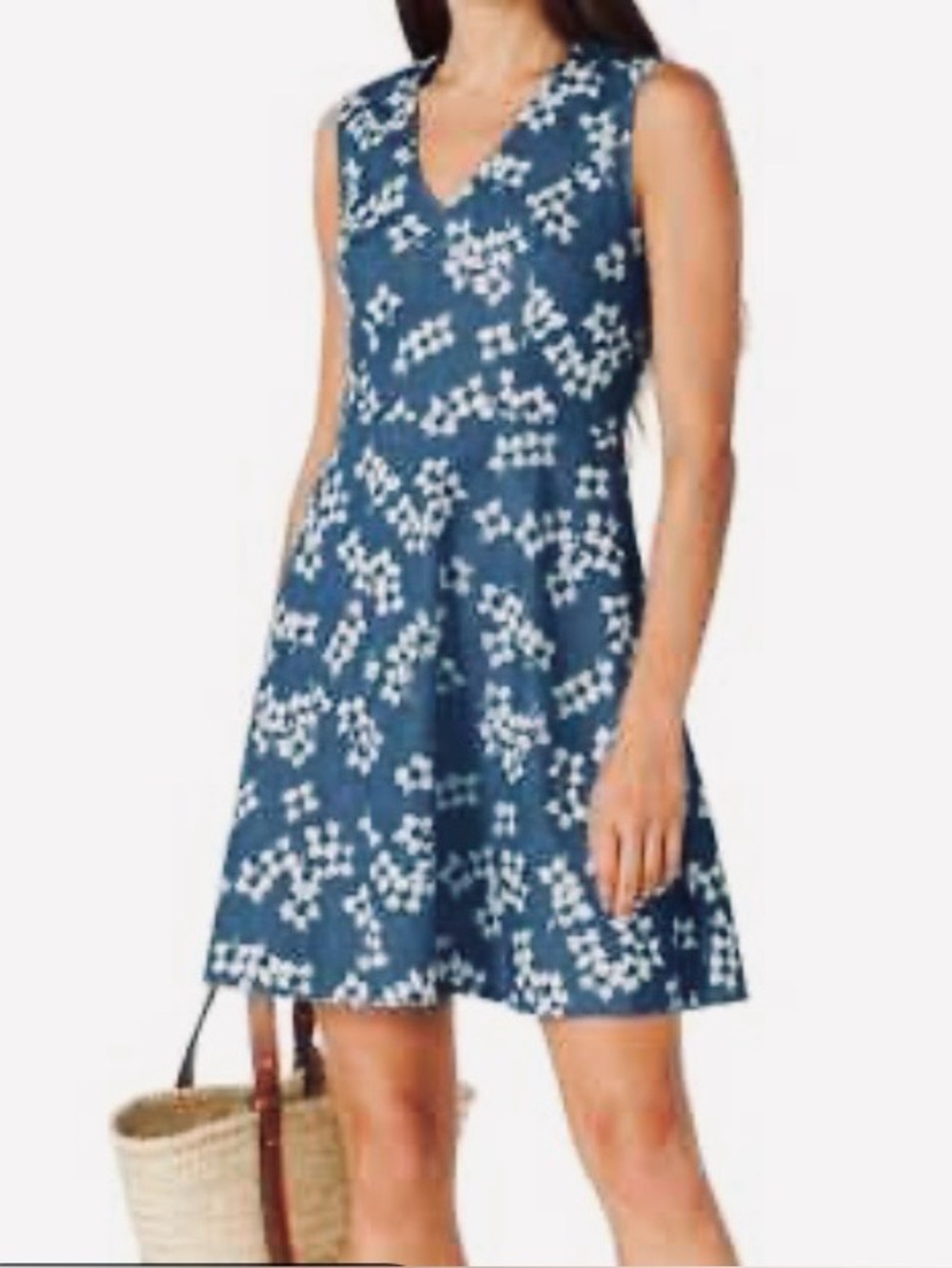 Draper James Love Circle
Blue Sleeveless V-Neck Floral Fit-and-Flare Dress Sz 10